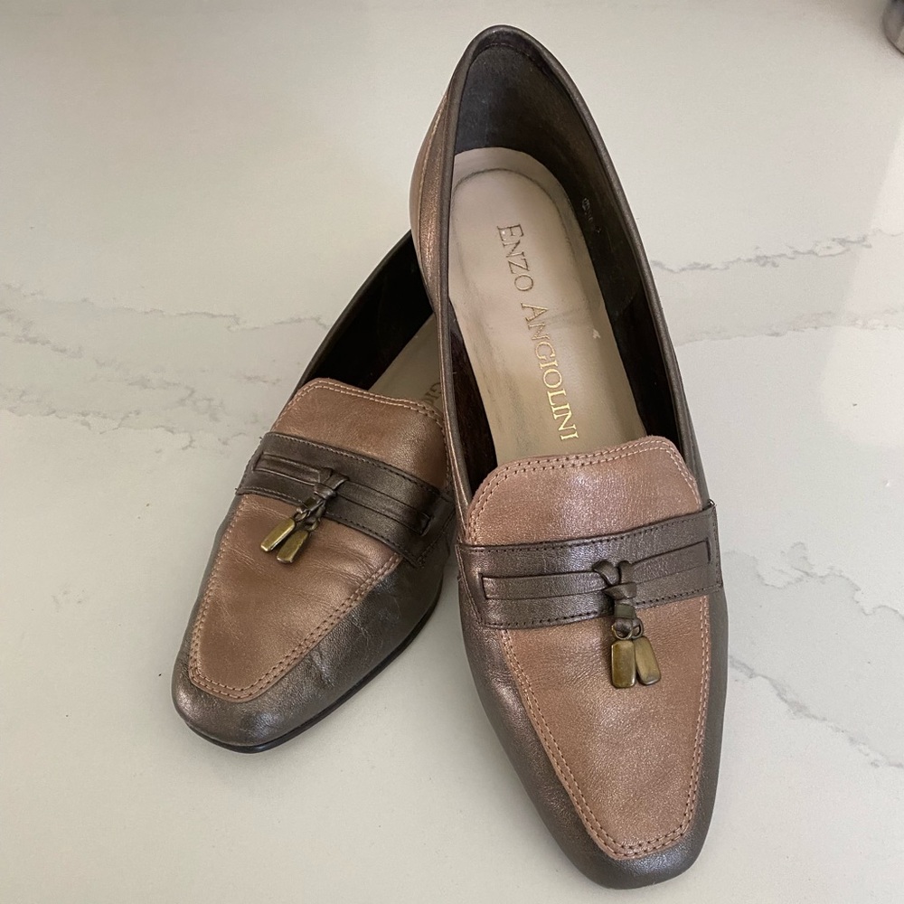 Enzo Angiolini flats 8M green/gold metallic with tassel